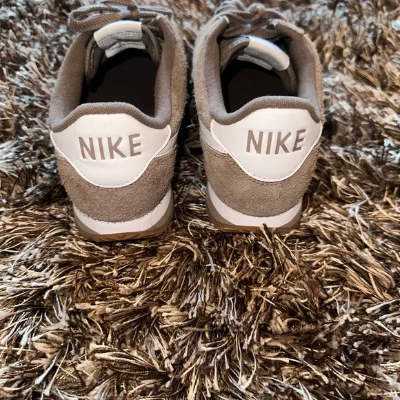 Nike Cortez Vintage Suede women’s shoes size 9 - Picture 3 of 6